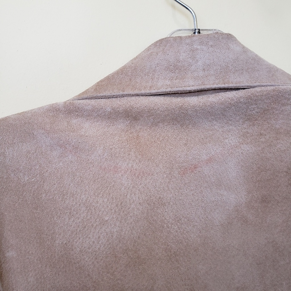 A.M.I. - Picture 2 of 3